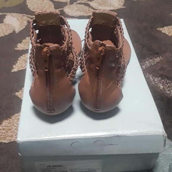 Nude flat sandals with zipper closure in the back - Picture 3 of 5